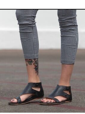 Bed Stu Soto black leather sandals sz 8